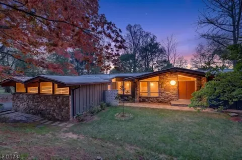 39 Skyline Dr, Morristown, NJ 07960