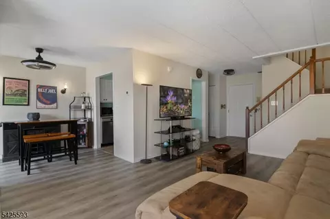 50 Iron Forge Sq, Pompton Lakes, NJ 07442