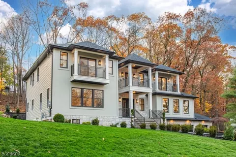 24 Cliffside Dr, Livingston, NJ 07039