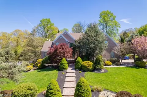 19 Ridge Rd, Green Brook, NJ 08812