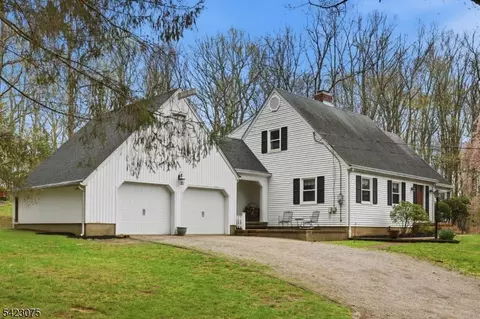 115 Upper Sunset Dr, Long Valley, NJ 07853