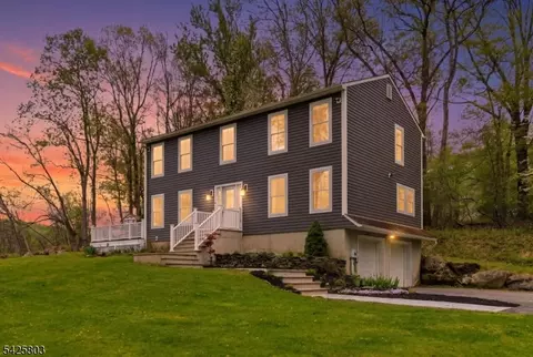 8 Danielle Dr, Great Meadows, NJ 07838