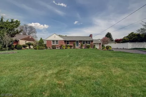 348 Boulevard, Pompton Plains, NJ 07444