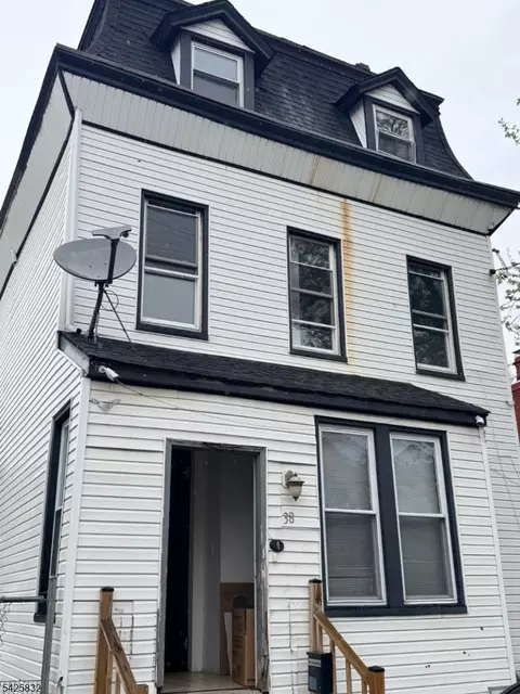 38 Emmet St, Newark, NJ 07114