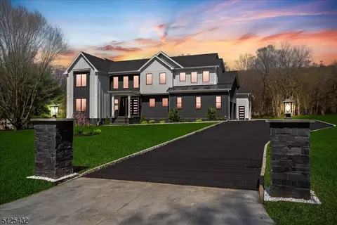 9 Midvale Dr, Warren, NJ 07059