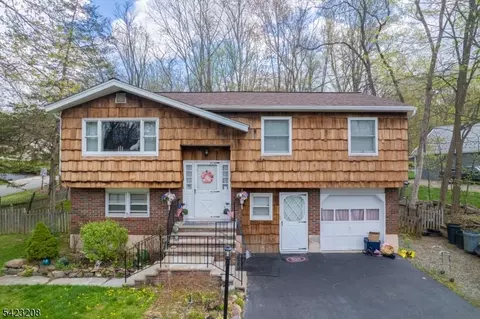 678 Morsetown Rd, West Milford, NJ 07480