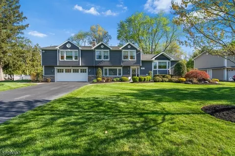 47 Colfax Dr, Pequannock Twp, NJ 07440