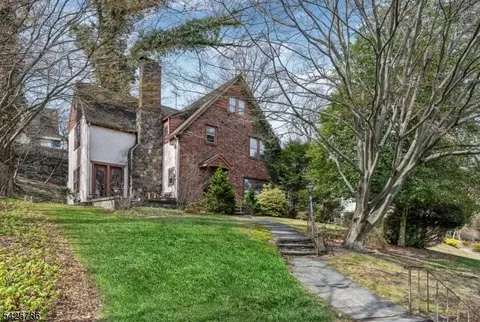 342 Hillcrest Rd, Ridgewood, NJ 07450