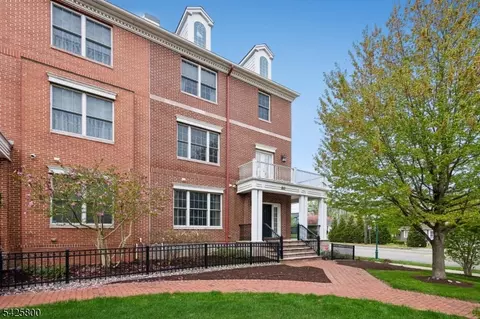 20 Gable Walk #20, Livingston, NJ 07039