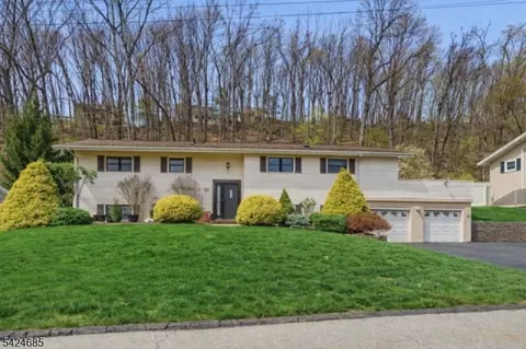 15 Sunnyhill Rd, Dover, NJ 07801