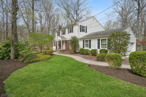127 High Tor Dr, Watchung, NJ 07069