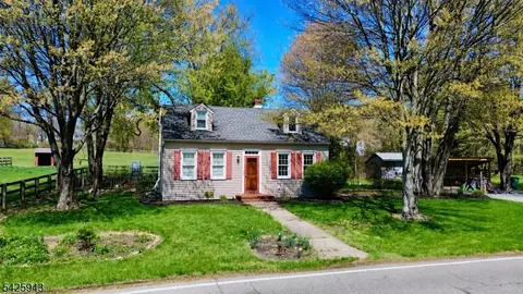 153 Parker Rd, Long Valley, NJ 07853