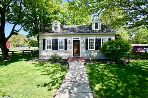 153 Parker Rd, Long Valley, NJ 07853