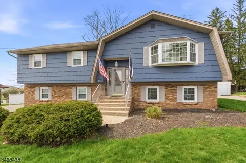 11 Overlook Dr, Rockaway, NJ 07866