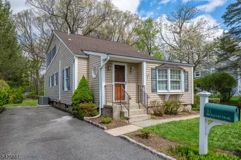 31 Iroquois Trl, Denville, NJ 07834