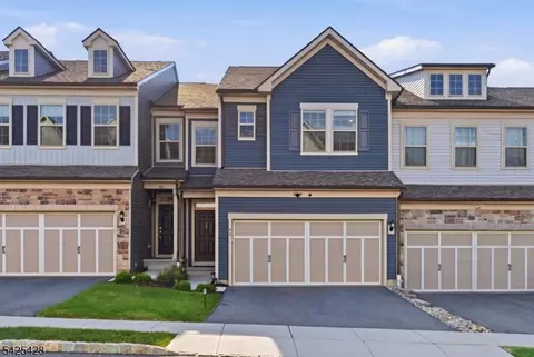 44 Dahlia Dr, Warren, NJ 07059