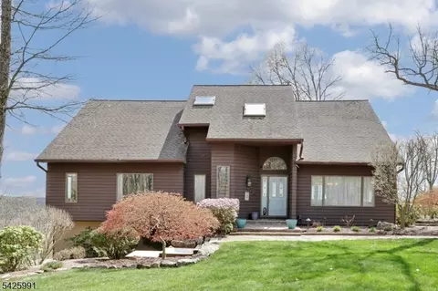 6 Copperas Ridge Rd, Rockaway Twp, NJ 07866