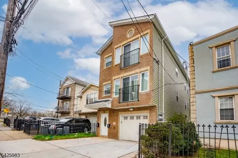 84 W Alpine St, Newark, NJ 07108