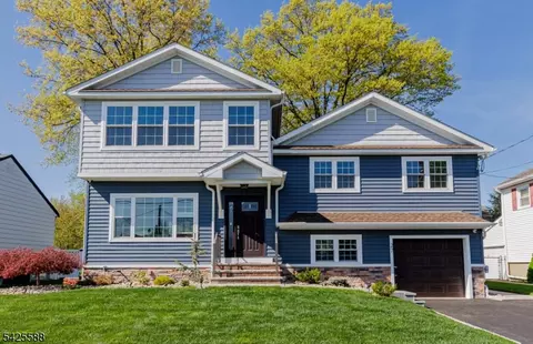 27 Schuyler Dr, Clark, NJ 07066