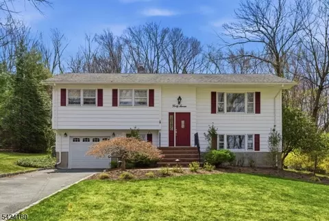 47 Siek Rd, Kinnelon, NJ 07405