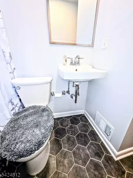 19 E 2nd St, Port Reading, NJ 07064 photo 9