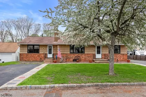 13 New St, Stanhope, NJ 07874