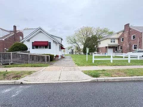 525 Forest Ave, Lyndhurst, NJ 07071