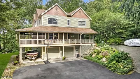 18 Hickory Run Rd, Califon, NJ 07830