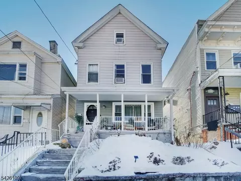 26 E 49th St, Bayonne, NJ 07002