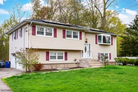 17 Cole Rd, Fairfield, NJ 07004