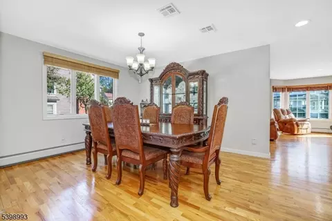 Dining - 4 Maple Ave, Waldwick, NJ 07463 photo 1 of 2