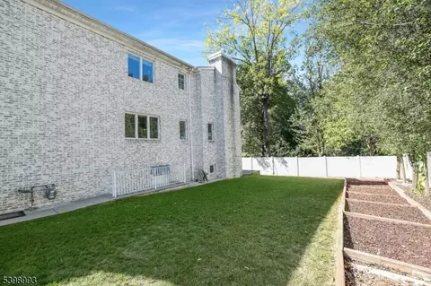 Exterior - 4 Maple Ave, Waldwick, NJ 07463 photo 4 of 6