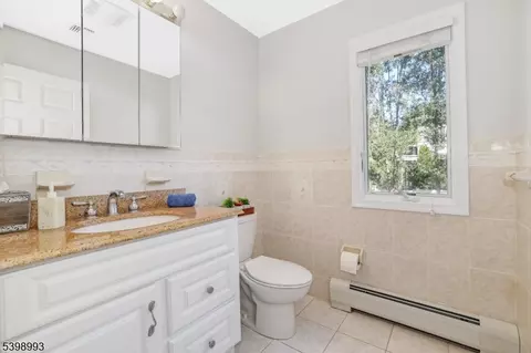 Bath - 4 Maple Ave, Waldwick, NJ 07463 photo 1 of 5