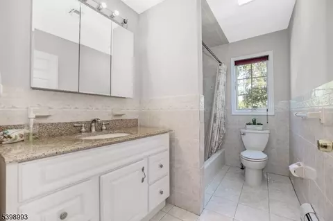 Bath - 4 Maple Ave, Waldwick, NJ 07463 photo 4 of 5