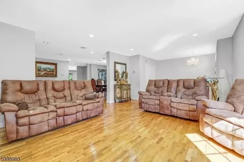 Living - 4 Maple Ave, Waldwick, NJ 07463 photo 2 of 3