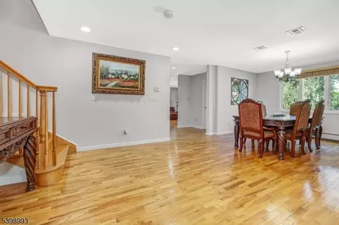 Entry Way - 4 Maple Ave, Waldwick, NJ 07463 photo 2 of 6