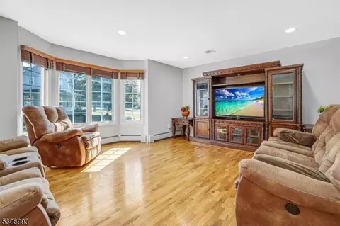 Living - 4 Maple Ave, Waldwick, NJ 07463 photo 1 of 3