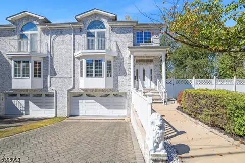 Exterior - 4 Maple Ave, Waldwick, NJ 07463 photo 2 of 6