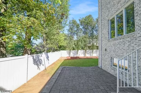 Exterior - 4 Maple Ave, Waldwick, NJ 07463 photo 5 of 6