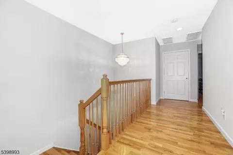Entry Way - 4 Maple Ave, Waldwick, NJ 07463 photo 4 of 6