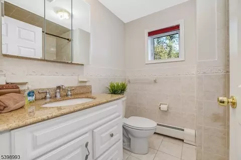 Bath - 4 Maple Ave, Waldwick, NJ 07463 photo 5 of 5