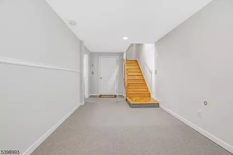 Entry Way - 4 Maple Ave, Waldwick, NJ 07463 photo 5 of 6
