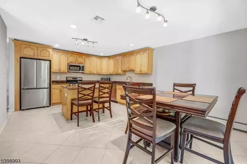 Dining - 4 Maple Ave, Waldwick, NJ 07463 photo 2 of 2