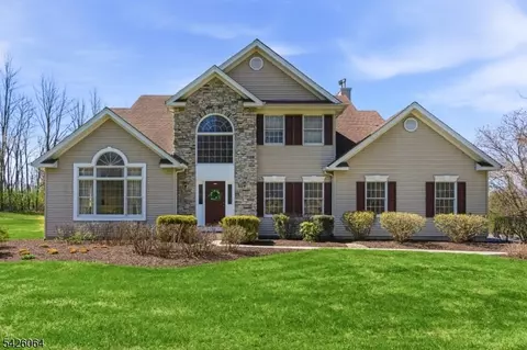 203 Lauren Way, Bloomsbury, NJ 08804