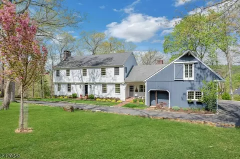 94 Brook Dr, Watchung, NJ 07069