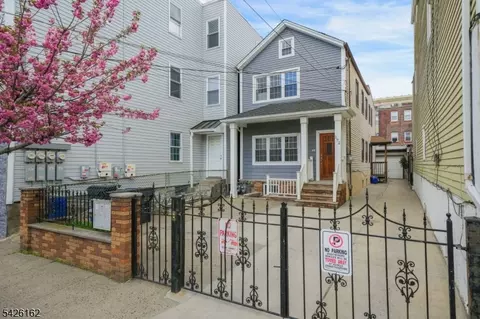 172 Chestnut St, Newark, NJ 07105