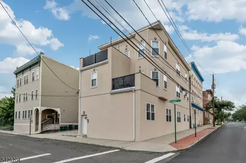 1 Grant St #1, Montclair, NJ 07042