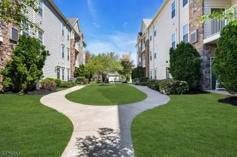 2 Steele Pl #202, Hillsborough, NJ 08844