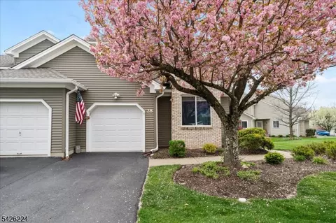 28 Sundance Ter, Hamburg, NJ 07419