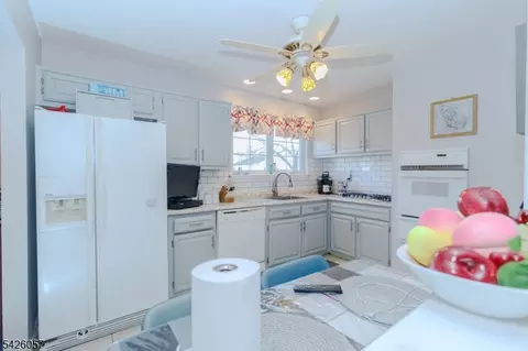 286 Harris Ave, Middlesex, NJ 08846 photo 10
